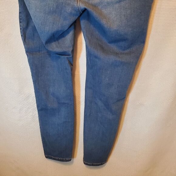 Torrid Bombshell Skinny High Rise Premium Stretch Jeans Size 18R Medium Wash - Picture 6 of 9